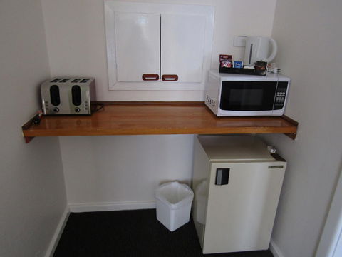 Allonville Gardens Motel - Holiday Find 21