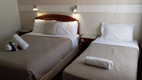 Allonville Gardens Motel - Holiday Find 4