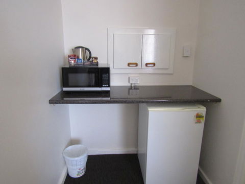 Allonville Gardens Motel - Holiday Find 16