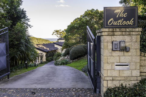 The Outlook Cabana - Holiday Find 22