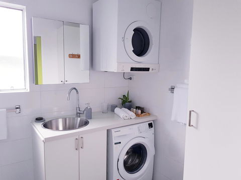 BookerBay Retreat! - Holiday Find 9