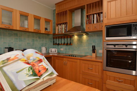 JE Guesthouse, Central To All The Hunter Valley Has To Offer - Holiday Find 14