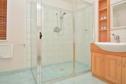 JE Guesthouse, Central To All The Hunter Valley Has To Offer - Holiday Find 35