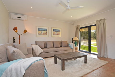 JE Guesthouse, Central To All The Hunter Valley Has To Offer - Holiday Find 1
