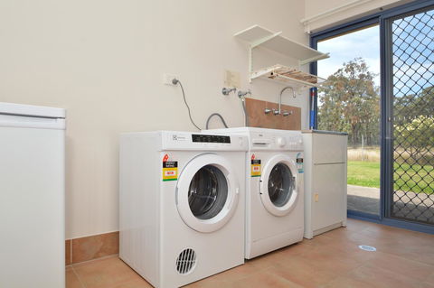 JE Guesthouse, Central To All The Hunter Valley Has To Offer - Holiday Find 38