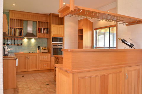 JE Guesthouse, Central To All The Hunter Valley Has To Offer - Holiday Find 11