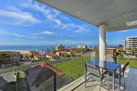 Sandy Cove Apartments - Holiday Find 1