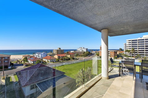 Sandy Cove Apartments - Holiday Find 2