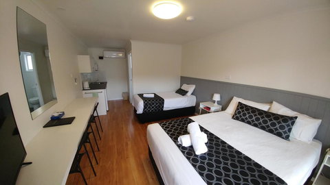 Eden Motel - Holiday Find 6