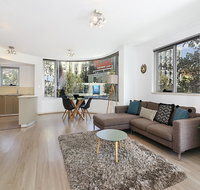 Lower Bridge and Sails - Executive 2BR Darlinghurst Apartment with Balcony and Rooftop Views - Holiday Find