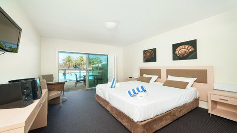 Pacific Blue, Salamander Bay - Holiday Find 43