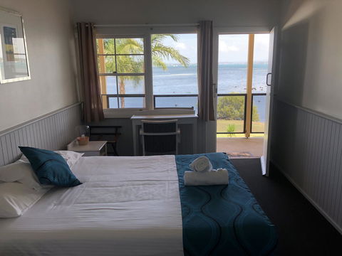 Squid\'s Ink Motel - Holiday Find 14