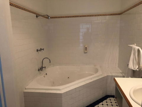 Squid\'s Ink Motel - Holiday Find 37