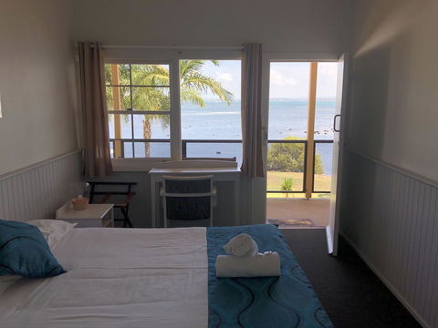 Squid\'s Ink Motel - Holiday Find 15