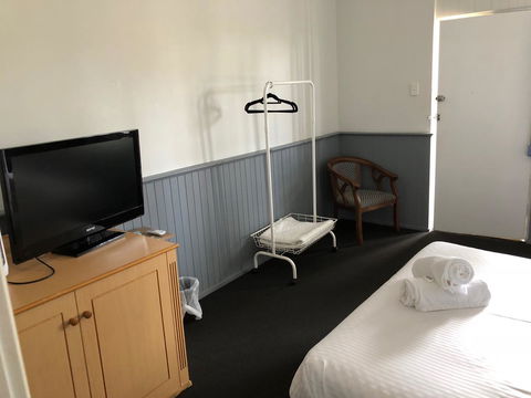 Squid\'s Ink Motel - Holiday Find 25