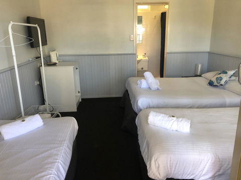 Squid\'s Ink Motel - Holiday Find 30