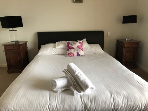 Squid\'s Ink Motel - Holiday Find 22