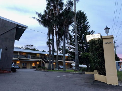 Squid\'s Ink Motel - Holiday Find 3