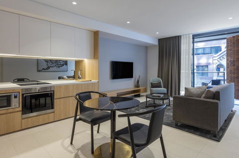 SKYE Suites Sydney - Holiday Find 17