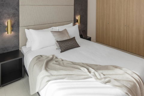 SKYE Suites Sydney - Holiday Find 15