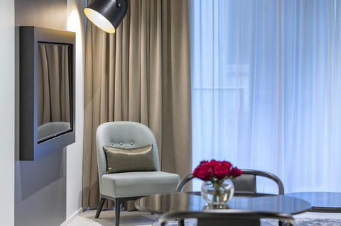 SKYE Suites Sydney - Holiday Find 11