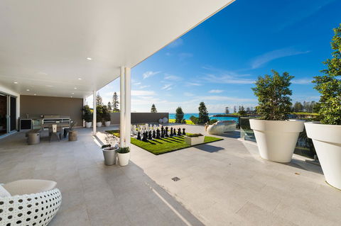 Belle Vue- Penthouse At Black Beach - Holiday Find 2
