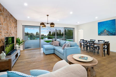 Belle Vue- Penthouse At Black Beach - Holiday Find 5