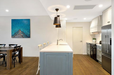 Belle Vue- Penthouse At Black Beach - Holiday Find 6