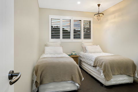Belle Vue- Penthouse At Black Beach - Holiday Find 13