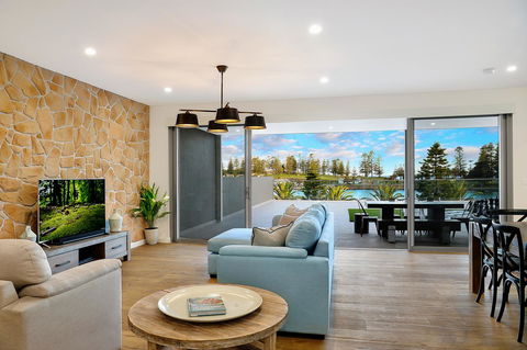 Belle Vue- Penthouse At Black Beach - Holiday Find 1