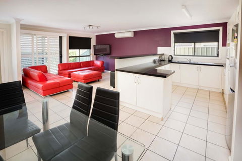 Bluegum Apartments Newcastle - Holiday Find 12