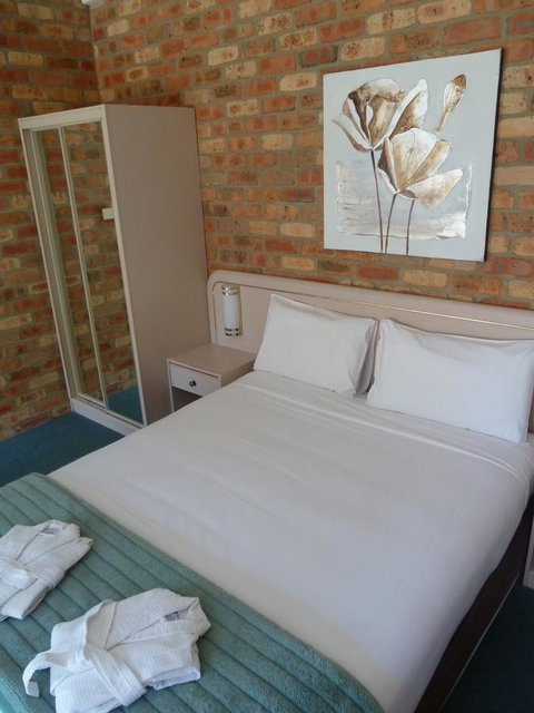 Mollymook Surfbeach Motel & Apartments - Holiday Find 12