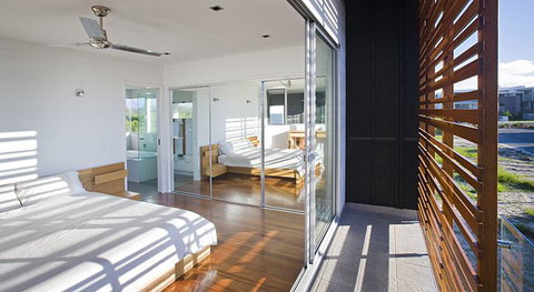 Casuarina Beachfront House - Hostie Properties - Holiday Find 16