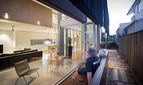 Casuarina Beachfront House - Hostie Properties - Holiday Find 7