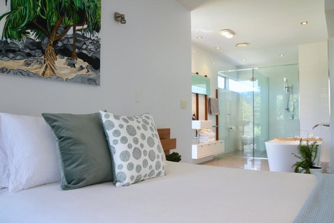 Casuarina Beachfront House - Hostie Properties - Holiday Find 9