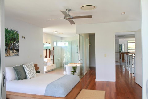 Casuarina Beachfront House - Hostie Properties - Holiday Find 3