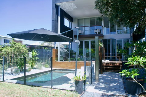 Casuarina Beachfront House - Hostie Properties - Holiday Find 4