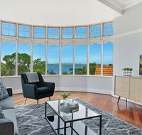 Huge Harbour View Apartment In Historic Home - Holiday Find