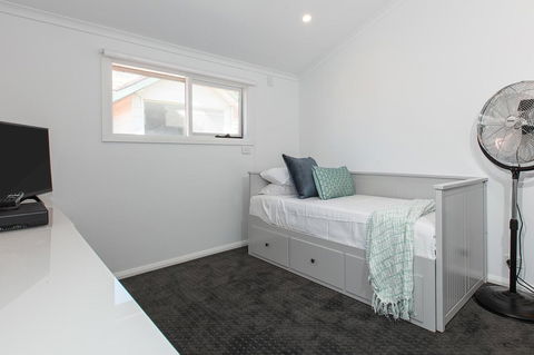 Elegant Family Home Close To Harbour And Views - Holiday Find 8