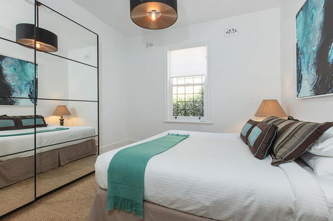Elegant Family Home Close To Harbour And Views - Holiday Find 1