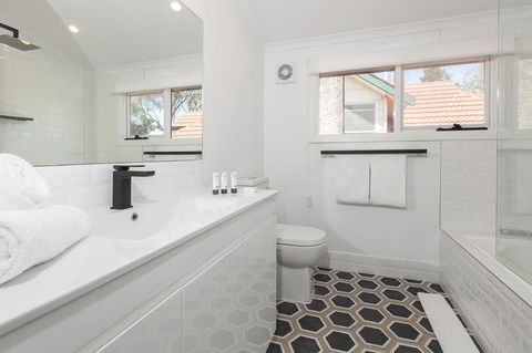 Elegant Family Home Close To Harbour And Views - Holiday Find 10