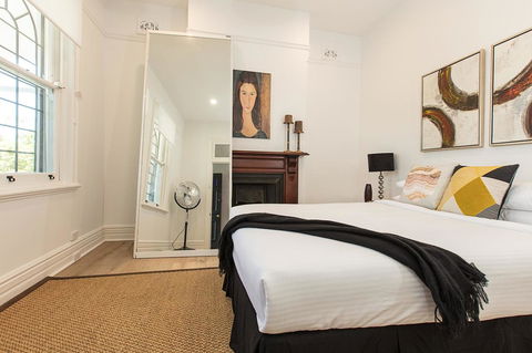 Elegant Family Home Close To Harbour And Views - Holiday Find 2