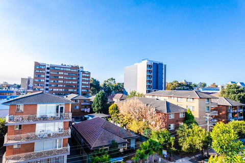 Near Train Station, New 2 BR Apt/free Parking - Holiday Find 39