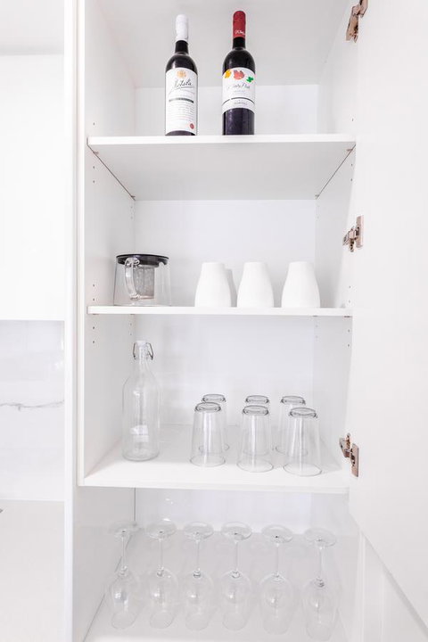 Near Train Station, New 2 BR Apt/free Parking - Holiday Find 10