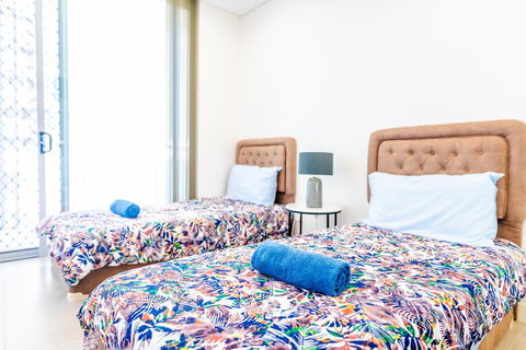 Near Train Station, New 2 BR Apt/free Parking - Holiday Find 27