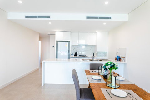 Near Train Station, New 2 BR Apt/free Parking - Holiday Find 2