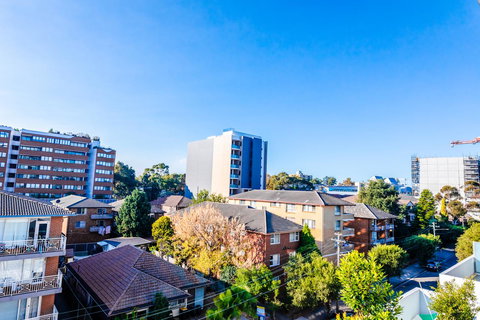 Near Train Station, New 2 BR Apt/free Parking - Holiday Find 38