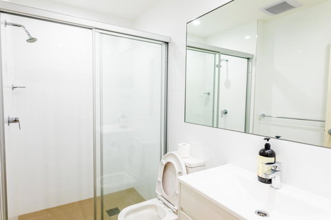 Near Train Station, New 2 BR Apt/free Parking - Holiday Find 33