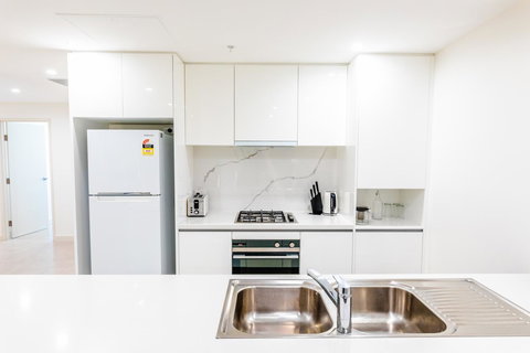 Near Train Station, New 2 BR Apt/free Parking - Holiday Find 14