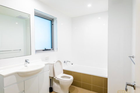 Near Train Station, New 2 BR Apt/free Parking - Holiday Find 31